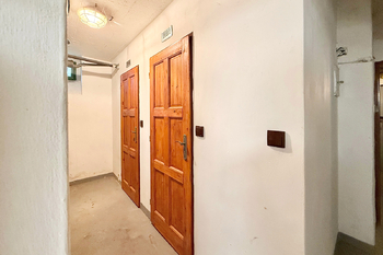 sklepní prostory - Prodej bytu 3+1 v osobním vlastnictví 82 m², Praha 8 - Kobylisy