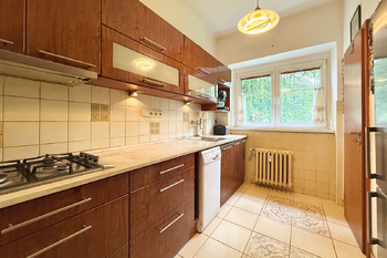 kuchyně - Prodej bytu 3+1 v osobním vlastnictví 82 m², Praha 8 - Kobylisy
