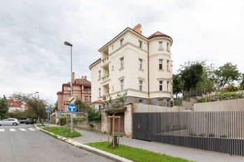 Vila - Pronájem bytu - pokoje v osobním vlastnictví 28 m², Praha 8 - Libeň 