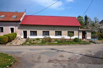 Čelní pohled na dům (Rybníček, okr. Vyškov) - Prodej domu 100 m², Rybníček 