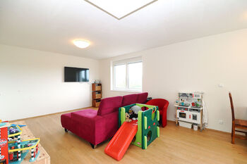Obývací část - Pronájem bytu 4+kk v osobním vlastnictví 117 m², Praha 9 - Vysočany