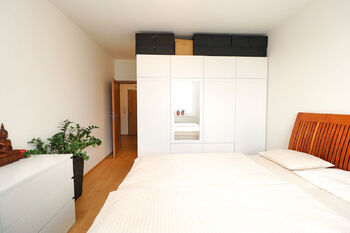1. ložnice s koupelnou - Pronájem bytu 4+kk v osobním vlastnictví 117 m², Praha 9 - Vysočany