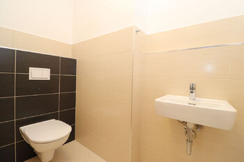 Samostatné WC - Pronájem bytu 4+kk v osobním vlastnictví 117 m², Praha 9 - Vysočany