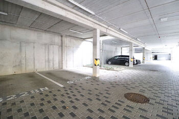 Garážové stání - Pronájem bytu 4+kk v osobním vlastnictví 117 m², Praha 9 - Vysočany