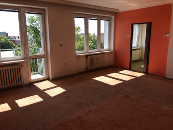 Prodej bytu 3+1 v osobním vlastnictví 85 m², Znojmo