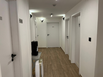 chodba - Pronájem obchodních prostor 192 m², Zubří