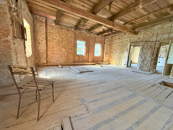 2. místnost 2.NP - Prodej domu 415 m², Kostelec u Heřmanova Městce