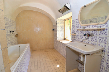 koupelna - Prodej domu 415 m², Kostelec u Heřmanova Městce