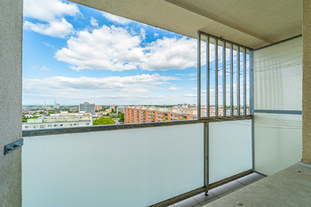 lodžie u ložnice - Prodej bytu 3+1 v osobním vlastnictví 74 m², Kladno