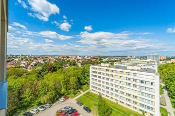 výhled z ložnice - Prodej bytu 3+1 v osobním vlastnictví 74 m², Kladno