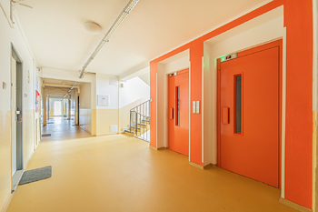 výtahy - Prodej bytu 3+1 v osobním vlastnictví 74 m², Kladno