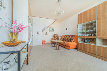 obývací pokoj - Prodej bytu 3+1 v osobním vlastnictví 74 m², Kladno
