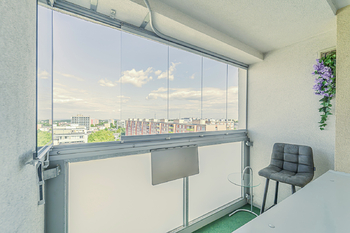 lodžie u obývacího pokoje - Prodej bytu 3+1 v osobním vlastnictví 74 m², Kladno