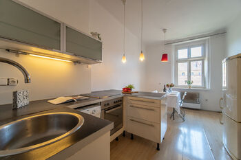 Kuchyně s jídelnou - Pronájem bytu 1+1 v osobním vlastnictví 43 m², Praha 7 - Holešovice