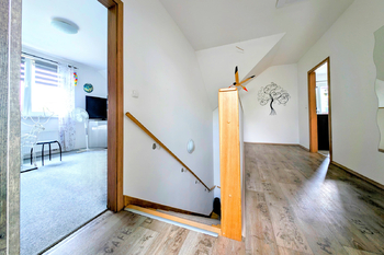 samostatné vstupy do všech ložnic ... - Prodej domu 178 m², Havlíčkův Brod