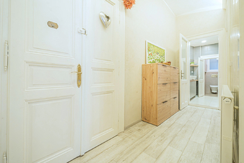 Prodej bytu 3+kk v osobním vlastnictví 75 m², Praha 5 - Smíchov