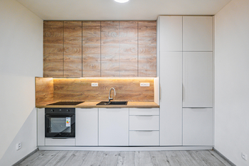 Kuchyně. - Pronájem bytu 2+kk v osobním vlastnictví 45 m², Jindřichův Hradec 