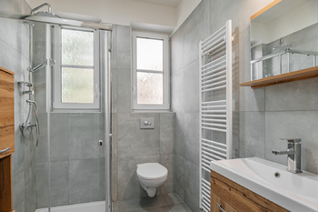 Koupelna. - Pronájem bytu 2+kk v osobním vlastnictví 45 m², Jindřichův Hradec