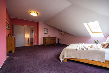 Pronájem domu 253 m², Praha 5 - Holyně