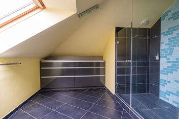 Pronájem domu 253 m², Praha 5 - Holyně