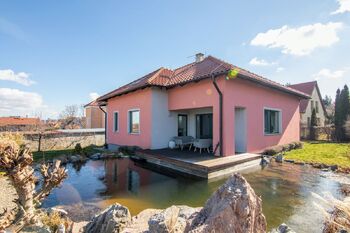 Pronájem domu 253 m², Praha 5 - Holyně