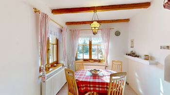 jídelní stůl s výhledem do zahrady - Prodej chaty / chalupy 160 m², Cheznovice