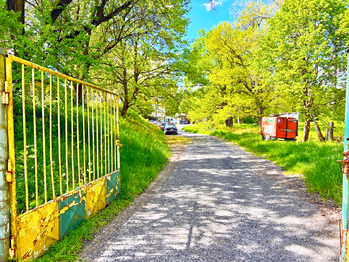 Vjezd do areálu - Pronájem skladovacích prostor 70 m², Chodov