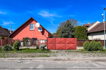 Pohled z ulice - Prodej domu 186 m², Radovesnice II