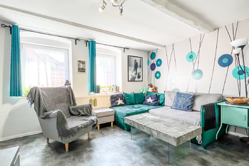 Obývací pokoj s kuchyňským koutemObývací pokoj s kuchyňským koutem - Prodej domu 186 m², Radovesnice II