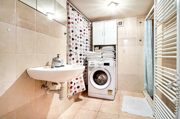 Koupelna - Prodej domu 186 m², Radovesnice II