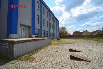 Pronájem výrobních prostor 1422 m², Černožice