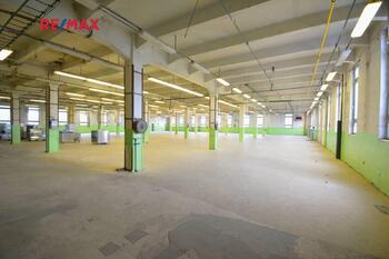 Pronájem výrobních prostor 1422 m², Černožice
