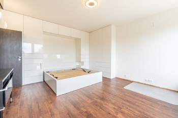 Pokoj se sklopenou postelí - Pronájem bytu 1+1 v osobním vlastnictví 41 m², Praha 4 - Krč