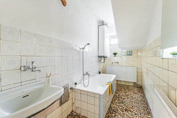 Prodej domu 200 m², Křešín