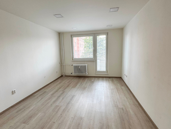 pokoj s vstupem na lodžii - Pronájem bytu 2+1 v osobním vlastnictví 54 m², Kladno