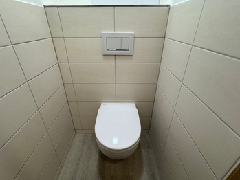 WC - Pronájem bytu 2+1 v osobním vlastnictví 54 m², Kladno