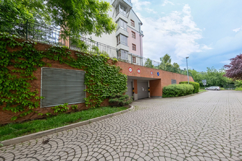 Prodej garážového stání 4375 m², Praha 6 - Dejvice