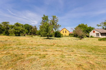Prodej pozemku 2130 m², Syrovice