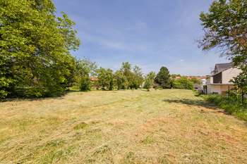 Prodej pozemku 2130 m², Syrovice