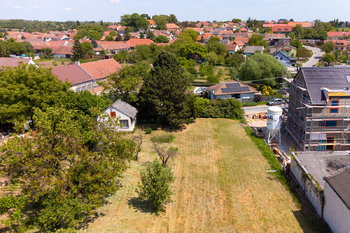 Prodej pozemku 2130 m², Syrovice