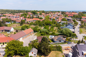 Prodej pozemku 2130 m², Syrovice