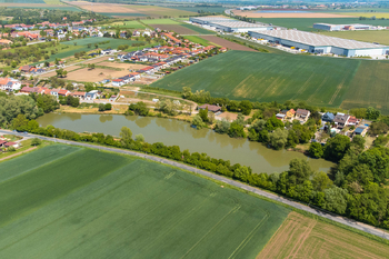 Prodej pozemku 2130 m², Syrovice