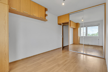 ložnice - Prodej bytu 2+kk v osobním vlastnictví 45 m², Praha 10 - Uhříněves