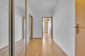 předsíň - Prodej bytu 2+kk v osobním vlastnictví 45 m², Praha 10 - Uhříněves