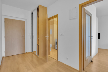 předsíň - Prodej bytu 2+kk v osobním vlastnictví 45 m², Praha 10 - Uhříněves