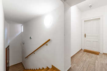 Petřínská - Pronájem bytu 1+kk v osobním vlastnictví 32 m², Praha 5 - Malá Strana