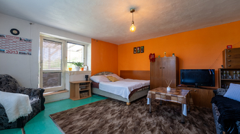 Pokoj v zadní části domu s terasou - Prodej domu 140 m², Kořenec
