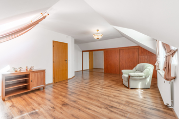 Pronájem domu 280 m², Průhonice