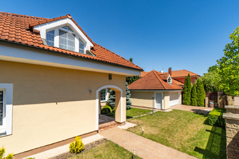 Pronájem domu 280 m², Průhonice