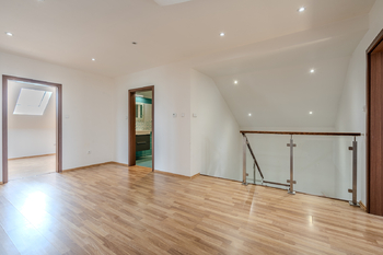 Prodej domu 280 m², Oponešice